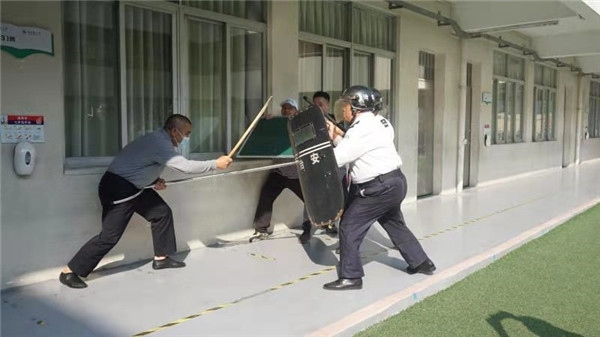 白石環(huán)小學舉行2021年“突發(fā)暴力入侵校園”安全演練