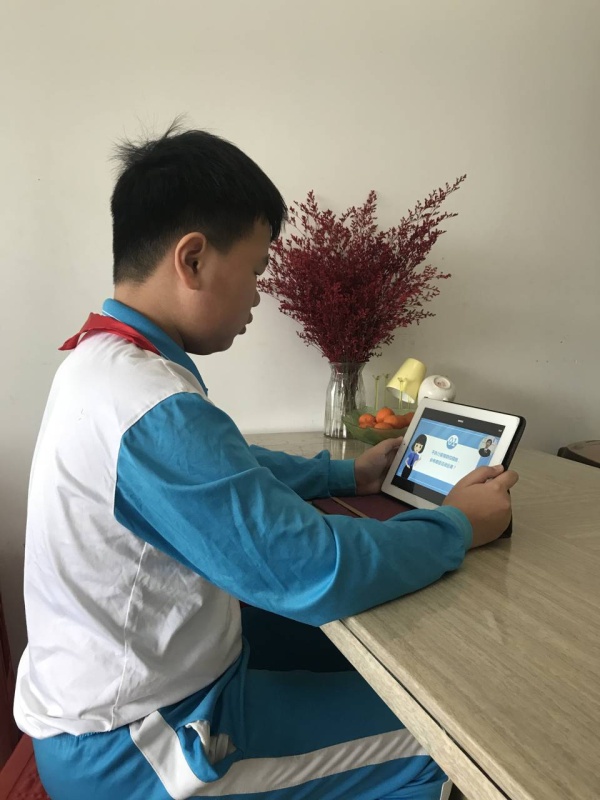 陽光雍?。河耗靶W開展“依法抗疫，人人有責“普法教育