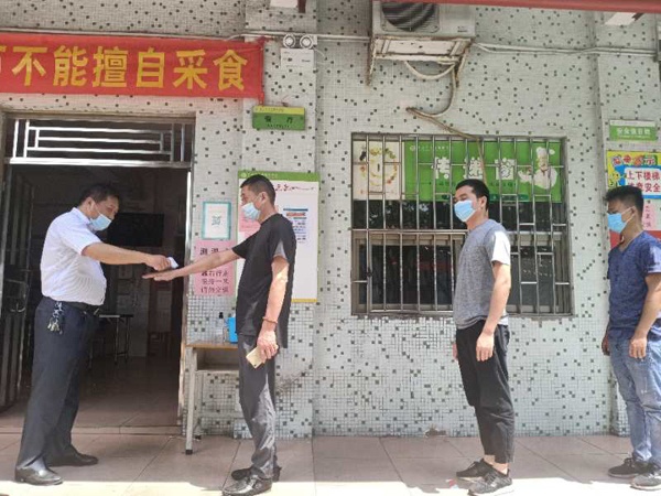進(jìn)入食堂測溫1.jpg
