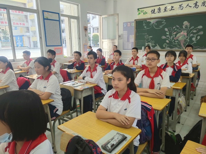 初二班級照片 (1).jpg