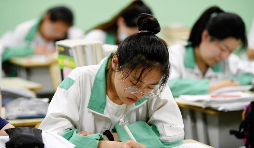 8000字繳文，0分高考卷，當年那個叛逆的河南女生，如今在哪？