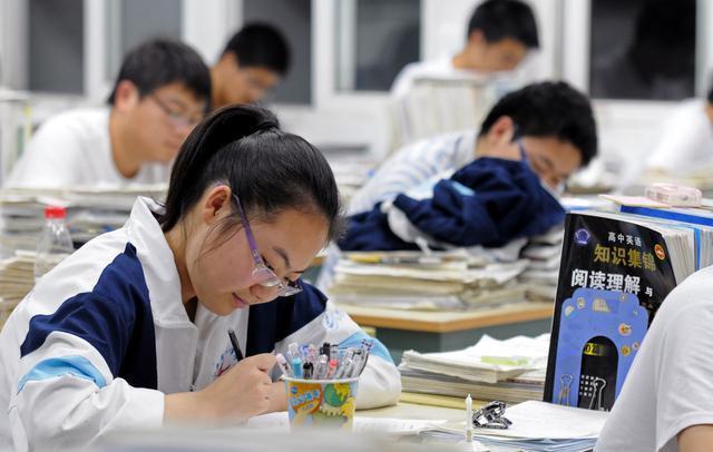 “取消文理分科”再被推上風(fēng)口浪尖，涉及7省份，學(xué)生福利來了