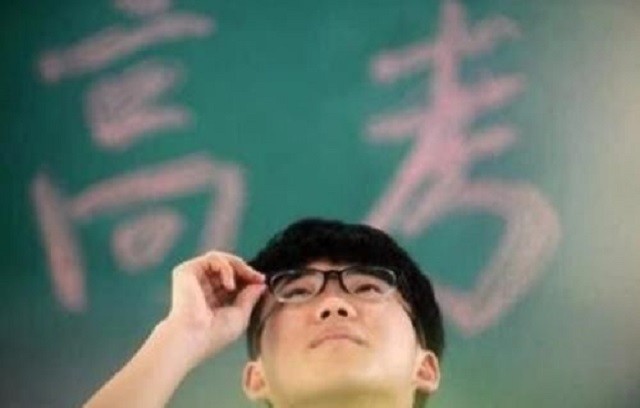 少年盜走高考試卷，國家立即更換超難備用卷，入獄的他仍考了一本