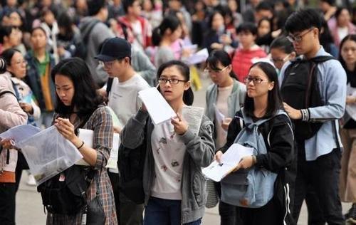 考生621分進入211大學，收到錄取通知卻高興不起來，無奈選擇復讀