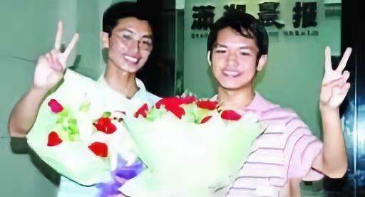 他是湖南高考狀元，考上北京師范大學(xué)卻不去，復(fù)讀一年中了狀元