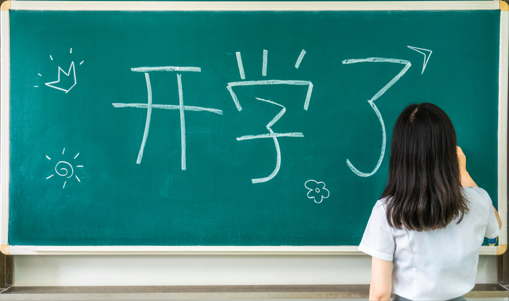 大一新生偷拍女學(xué)生被抓，湖北工大將其勸退，網(wǎng)友：心疼他父母