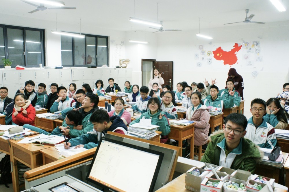 因為一次糟糕的求醫(yī)經(jīng)歷，高考669分的小鎮(zhèn)學(xué)子決定去學(xué)醫(yī)