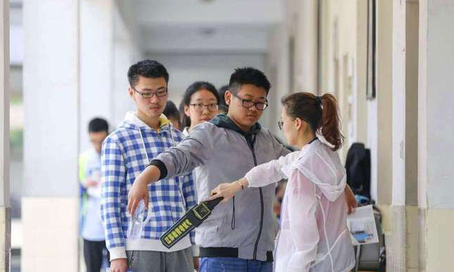 教育部發(fā)新通知，想考985、211的學(xué)生只能靠成績(jī)，家長(zhǎng)別白忙活了