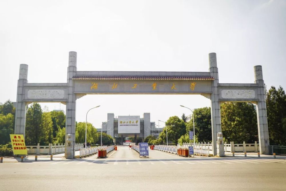 入學(xué)第二天偷拍女生裙底被勸退，這位大學(xué)新生值不值得同情？