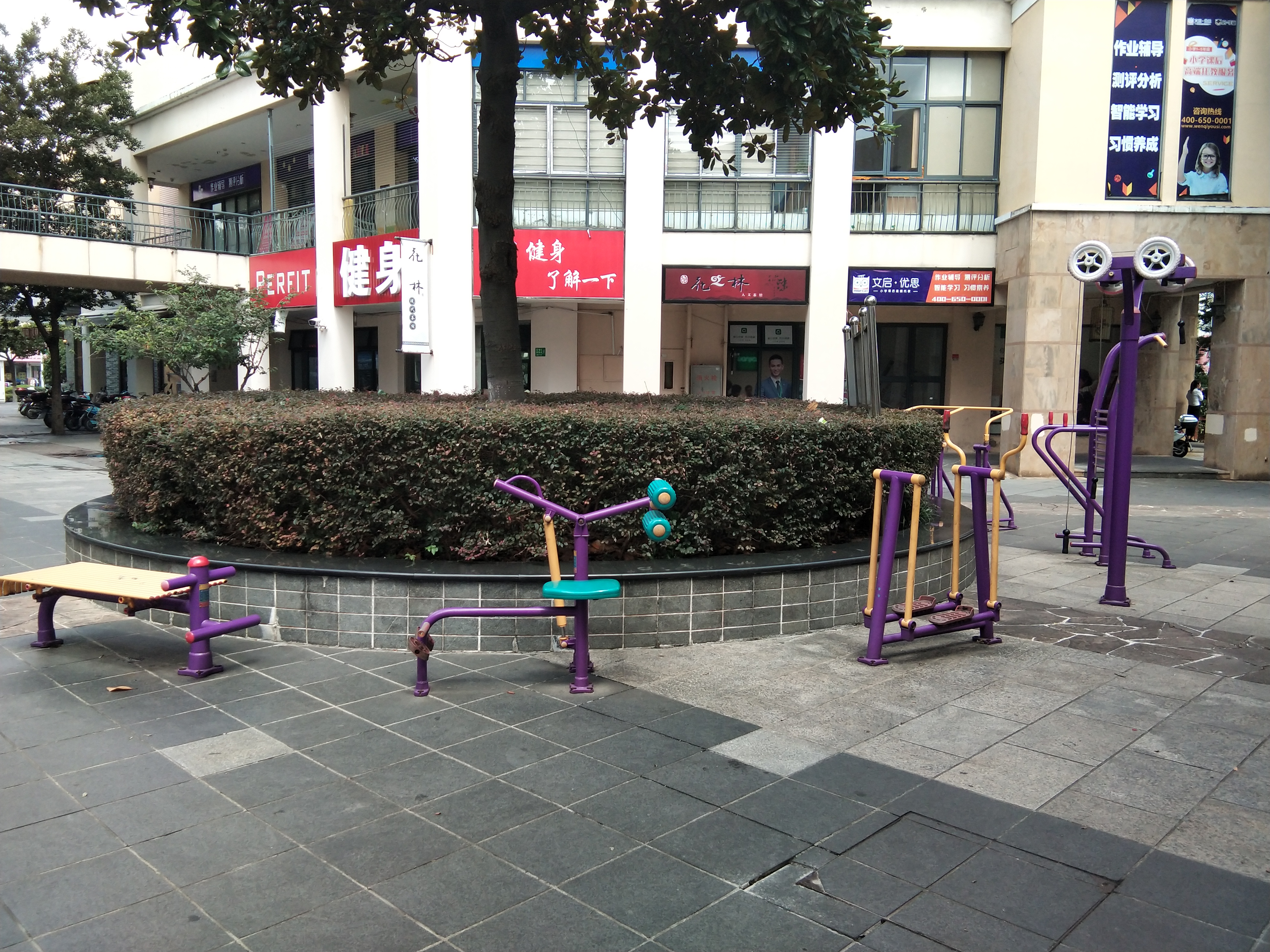 假日廣場(chǎng)健身點(diǎn)