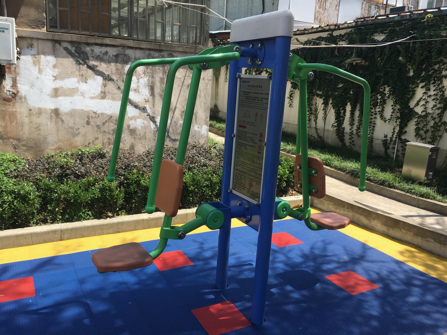 雙立柱前推訓練器 雙立柱前推訓練器