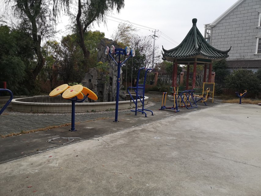 鶴鳴新村老年活動室健身苑點