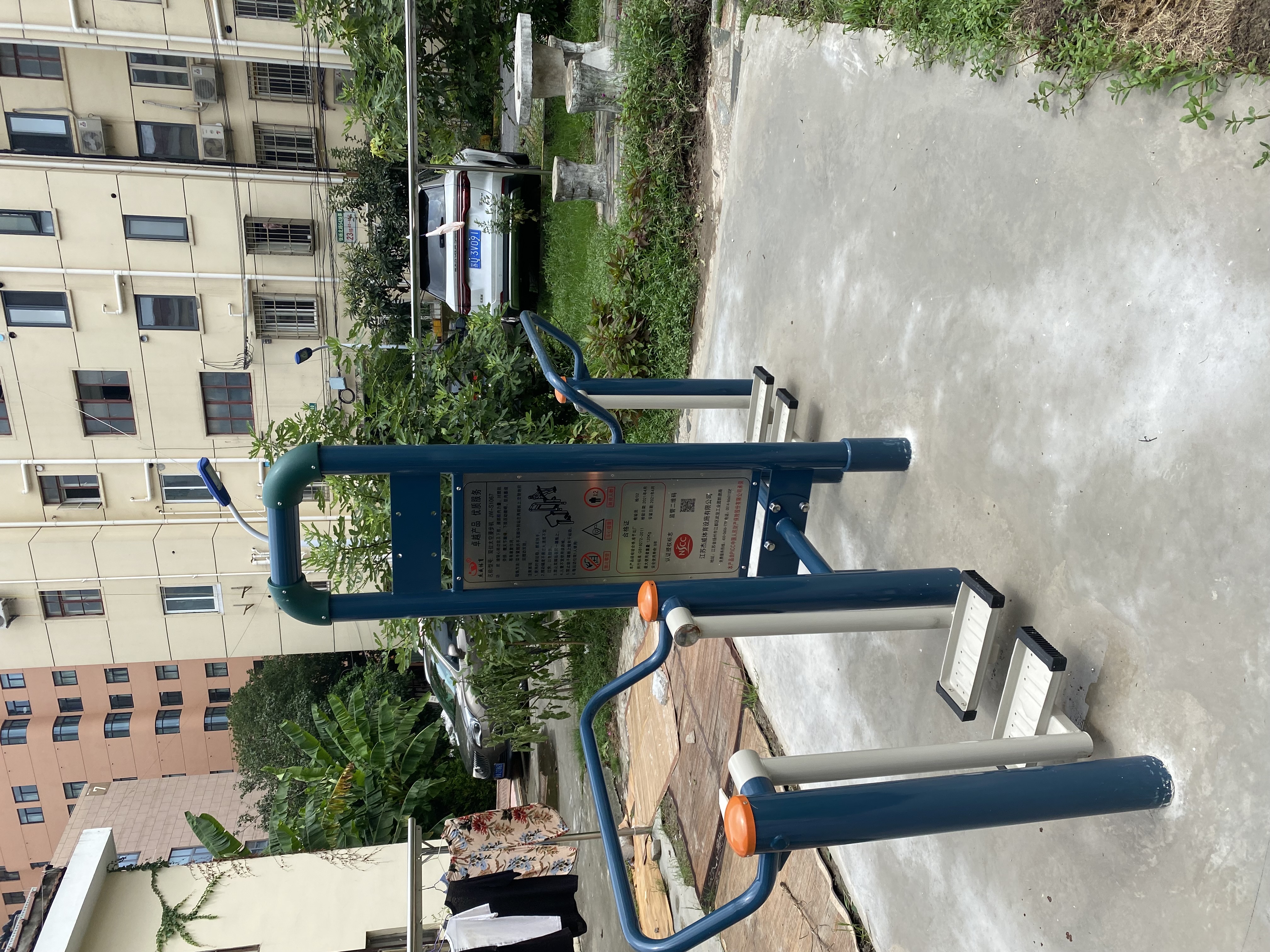 二位太空漫步機