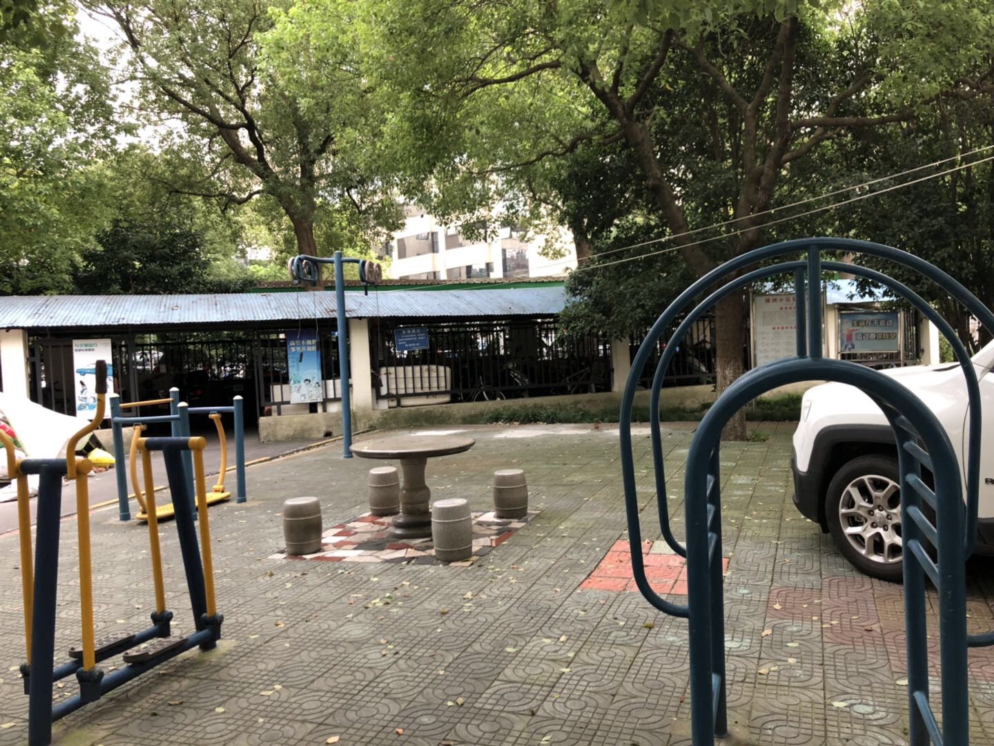 綠洲小區(qū)健身點(diǎn)