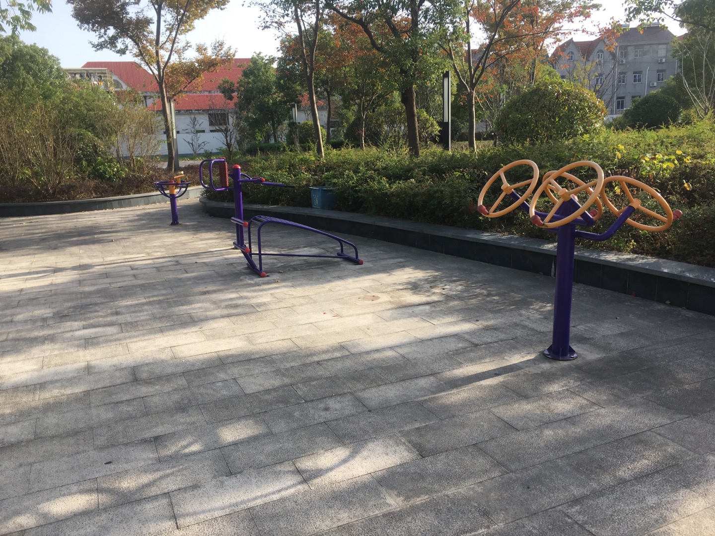 老港鎮(zhèn)濱海居民委員會濱海馨園健身苑點