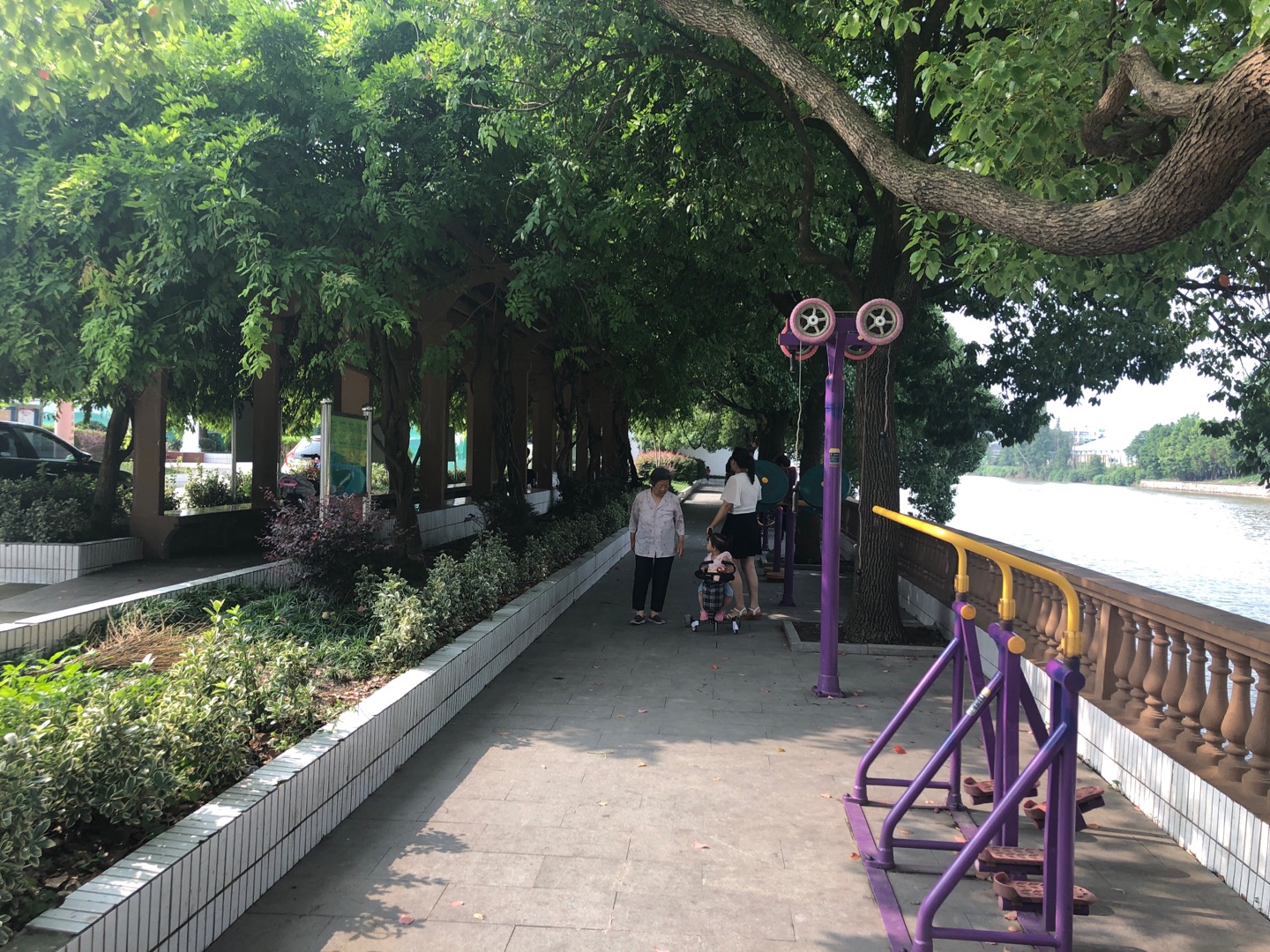 光明社區(qū)健身點(diǎn)苑