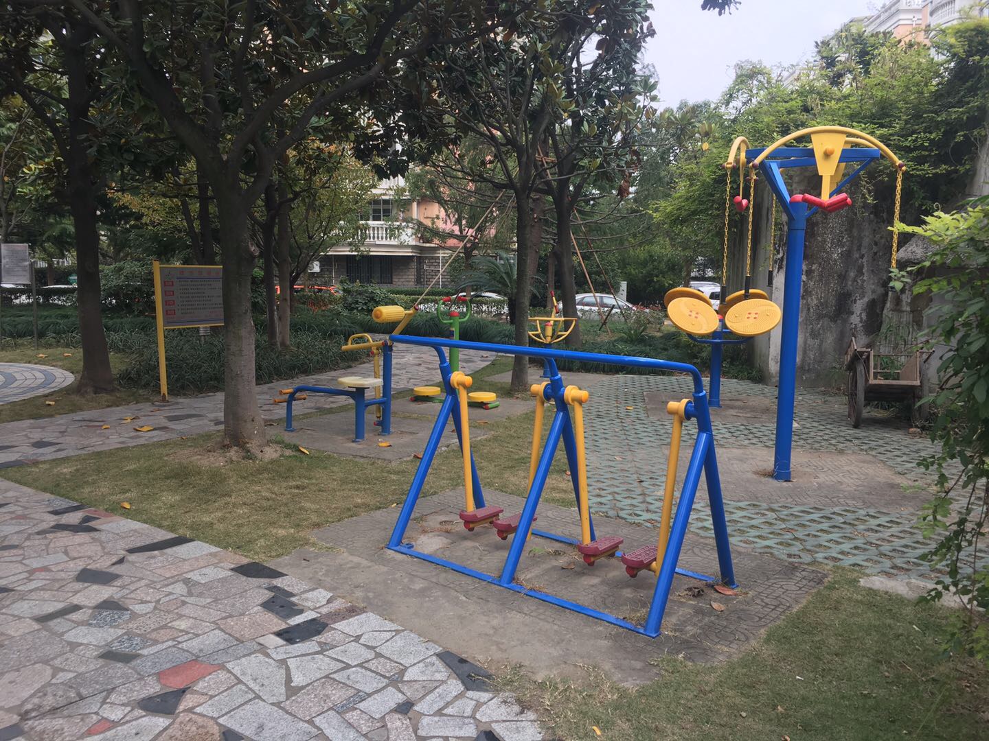 蝶戀園小區(qū)健身點