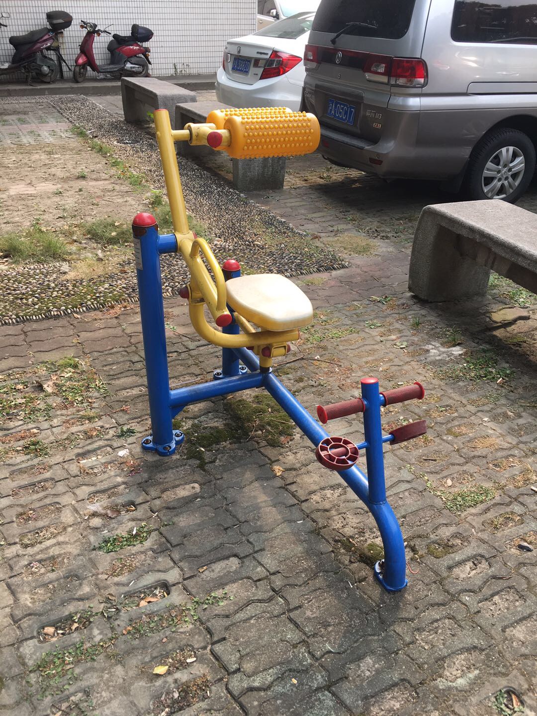 自重腹背鍛煉器