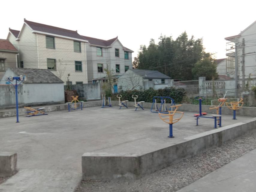 高永村4組高宅304號前健身路徑