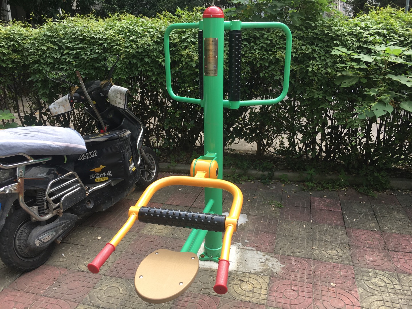 坐式腰背按摩器 坐式腰背按摩器