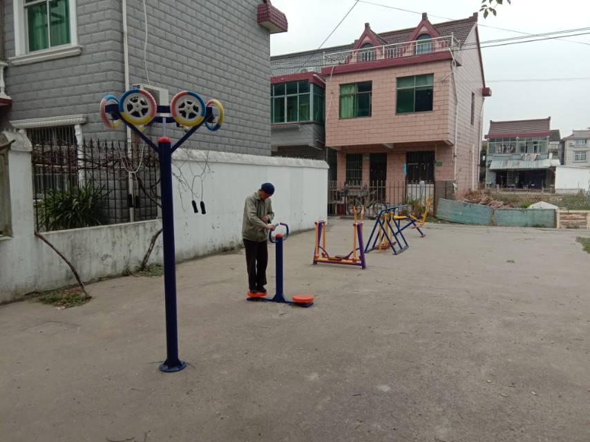 道新村中橫港路8隊(duì)橋西健身路徑