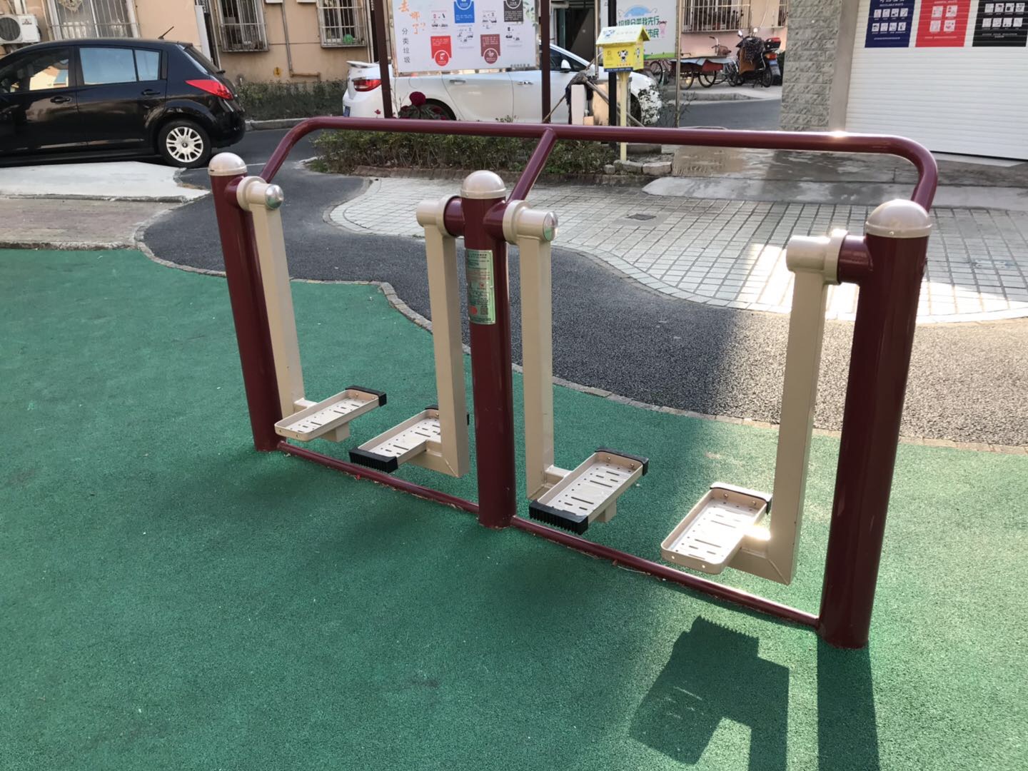 二位太空漫步機(jī)