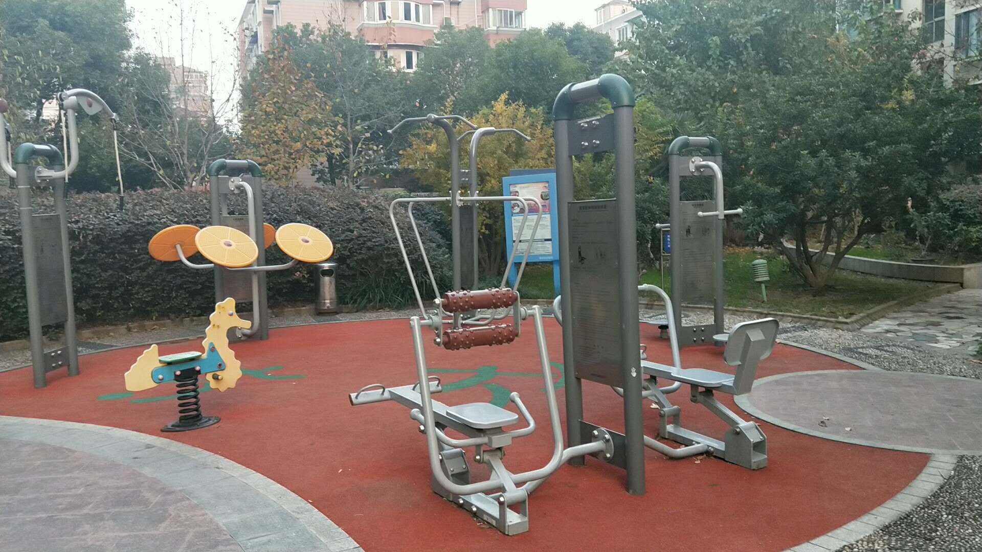 靜安區(qū)共和新路街道申地居委健身點(diǎn)（和田路118弄）