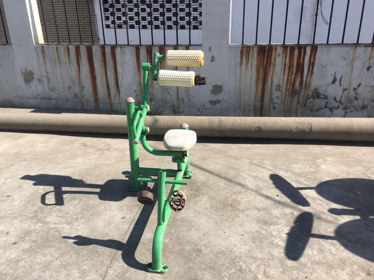 自重腹背鍛煉器