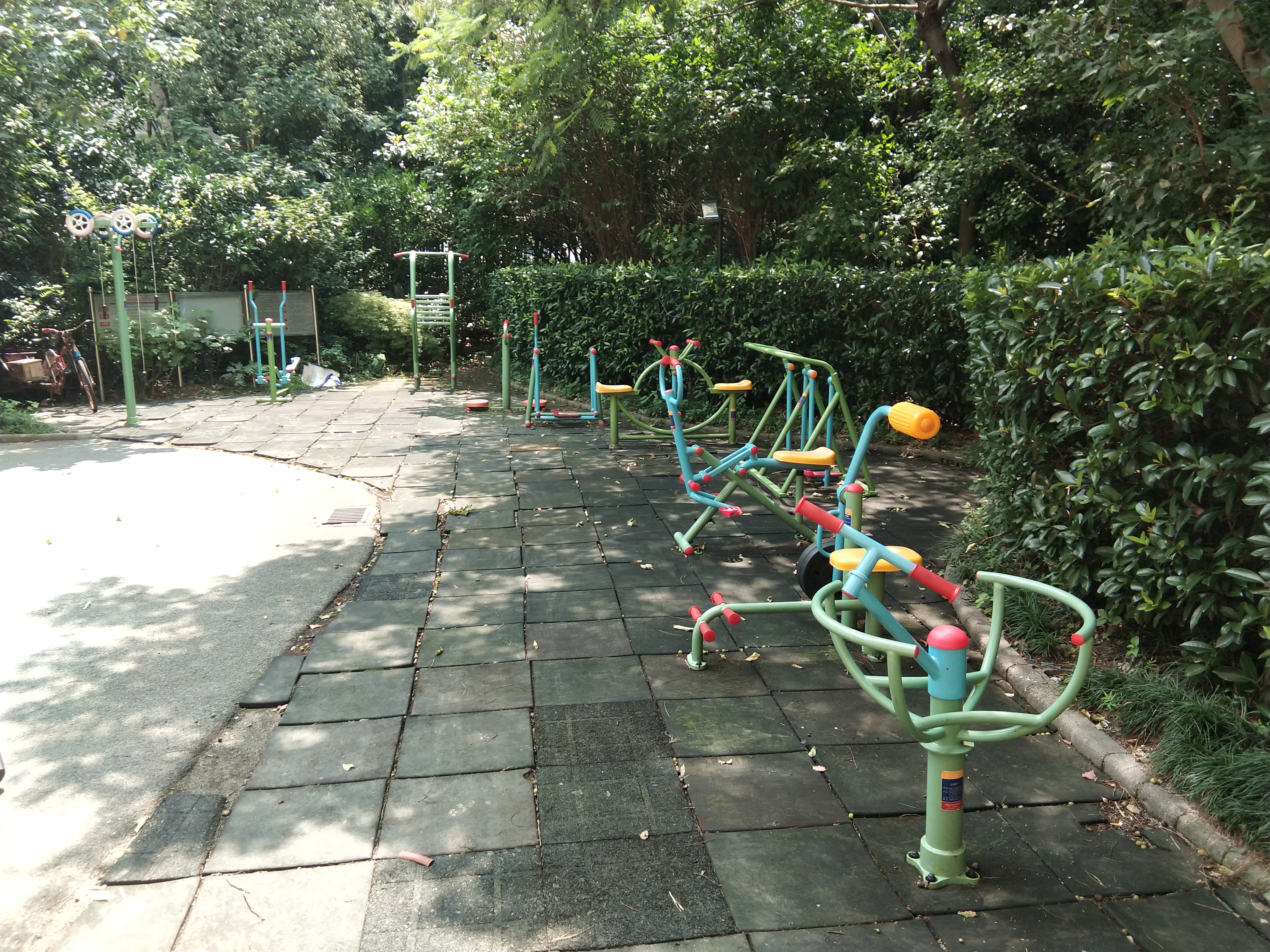 君臨天下花園健身點(diǎn)