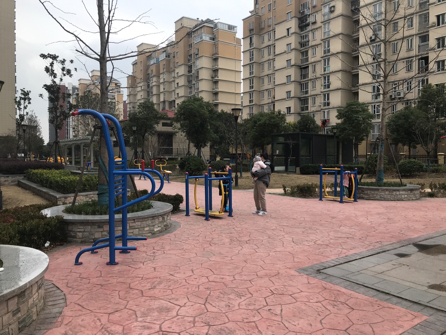 新橋鎮(zhèn)明中苑益智健身點