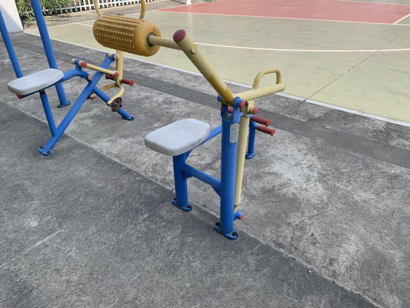 腹背鍛煉器 腹背鍛煉器