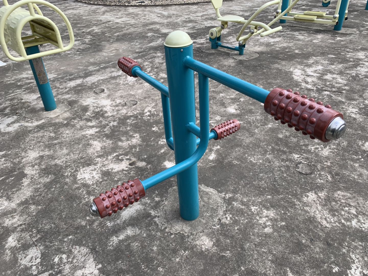 四級(jí)壓腿按摩器