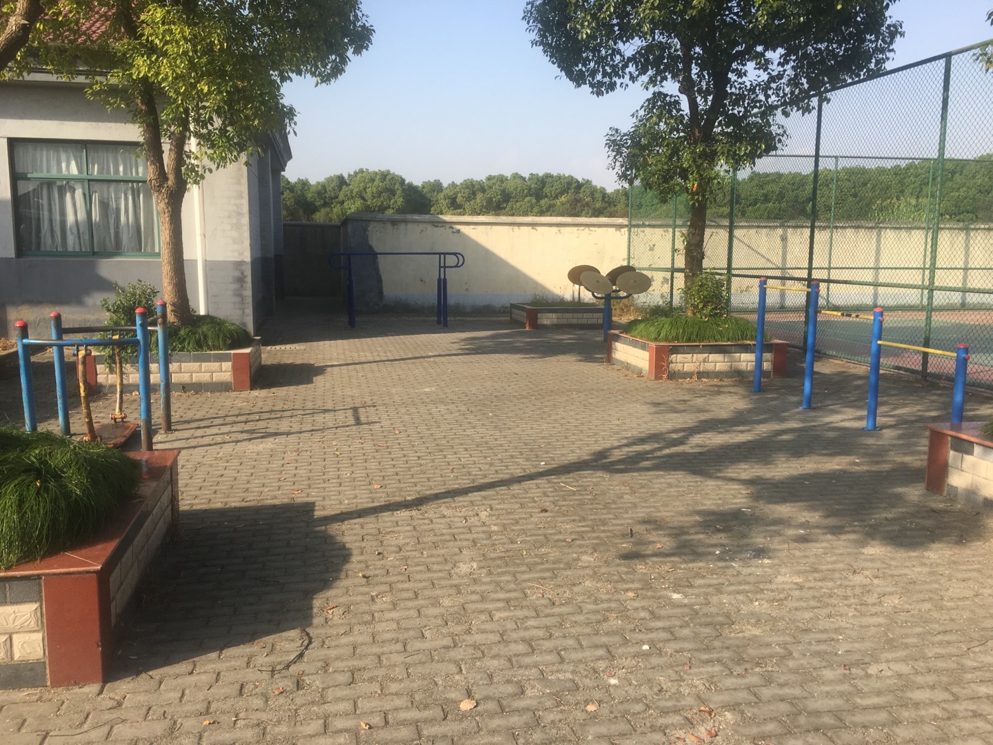 向東村村委健身點