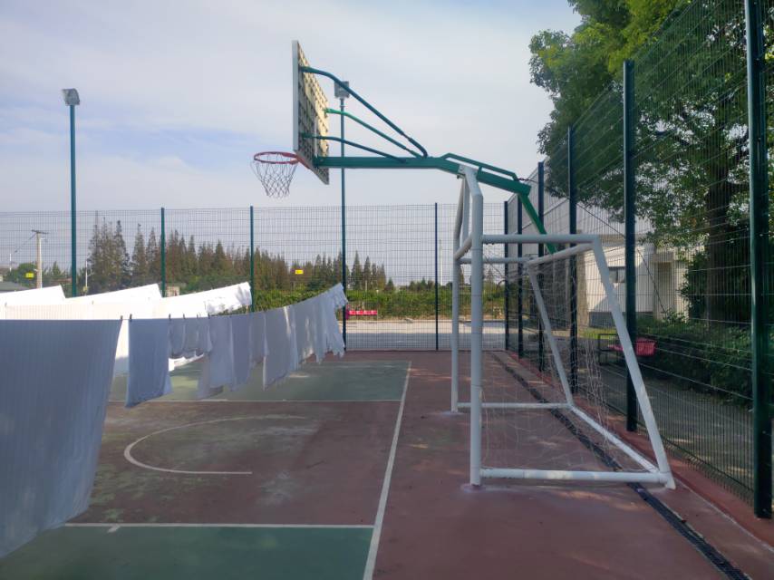 西來(lái)農(nóng)莊市民球場(chǎng)