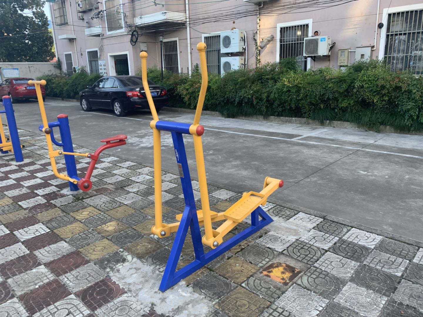 室外橢圓機(jī) 室外橢圓機(jī)