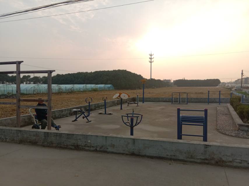 先進(jìn)村14組路莊539號(hào)前健身路徑