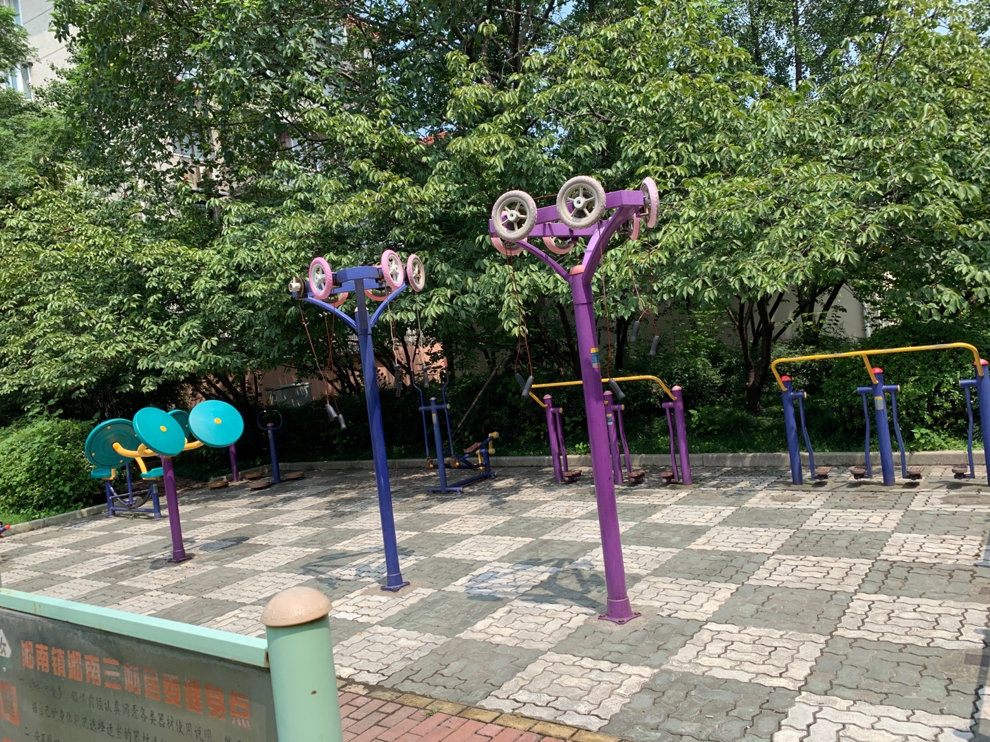 淞南三村居委健身點