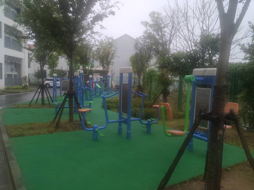 白鶴鎮(zhèn)青龍養(yǎng)護院健身益智點