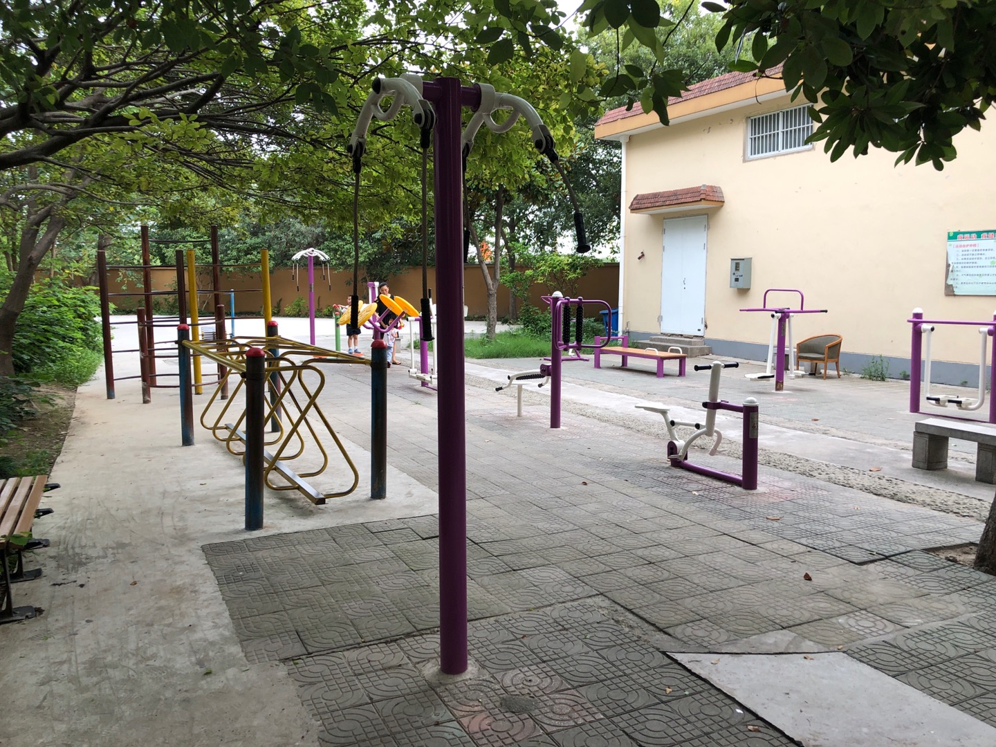 銀杏居委南區(qū)健身點(diǎn)