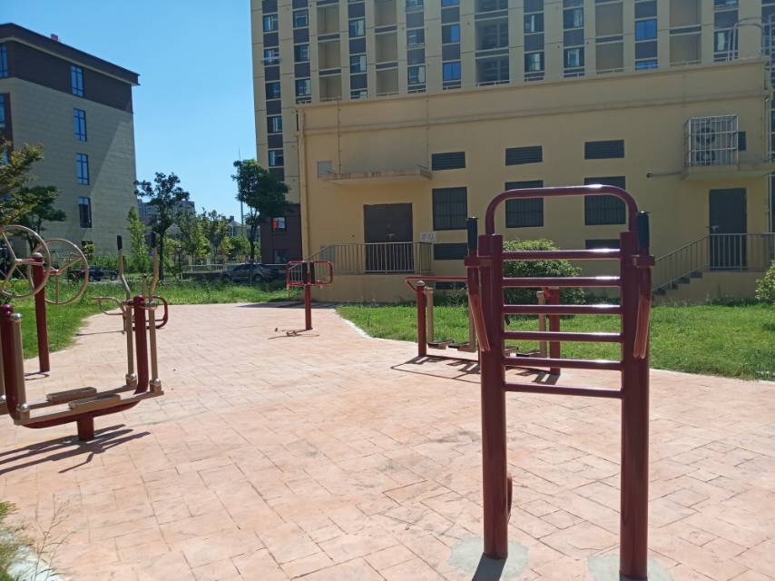 明衛(wèi)家苑東一益智健身點(diǎn)