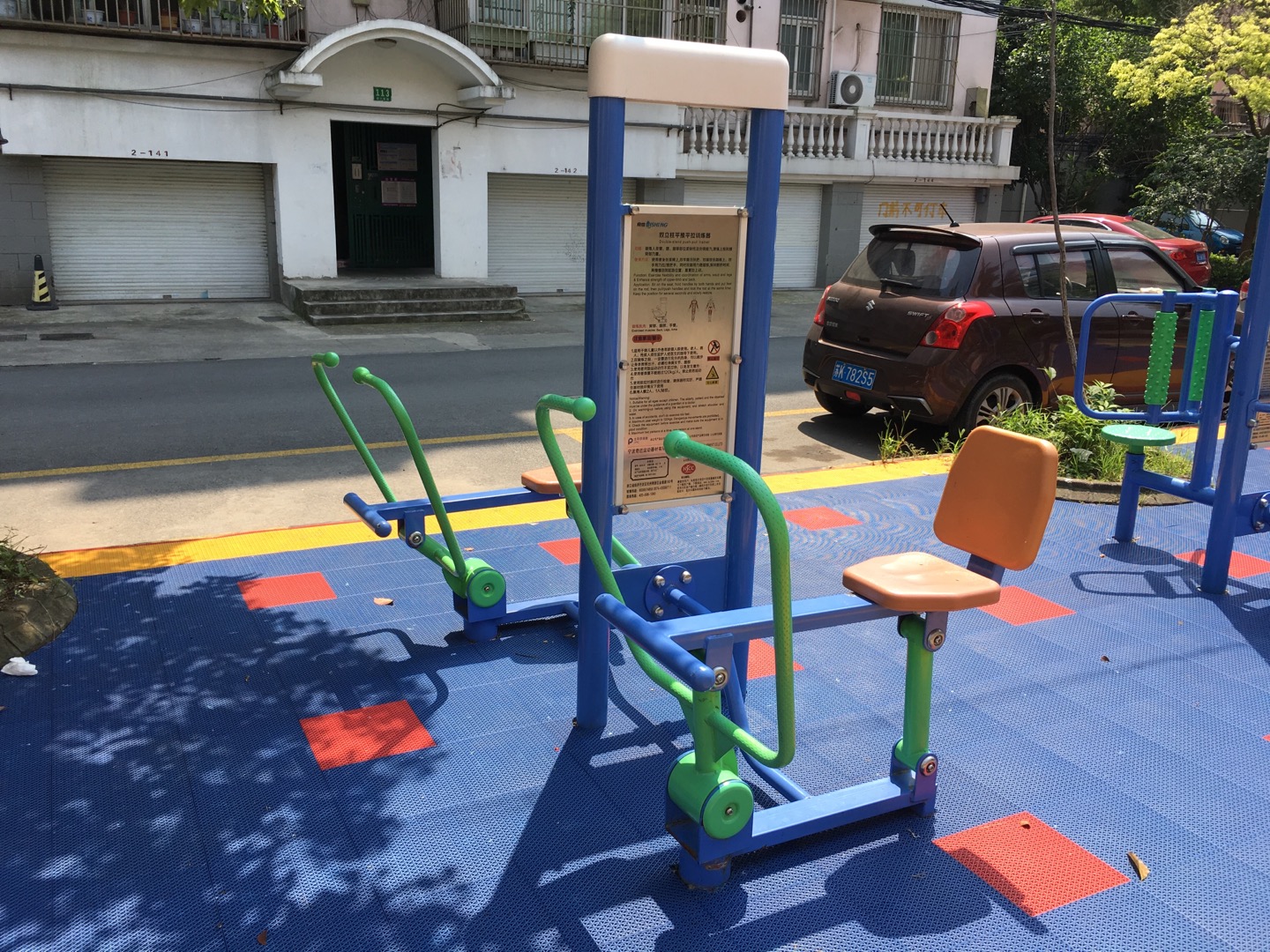 雙立柱平推平拉訓練器 雙立柱平推平拉訓練器