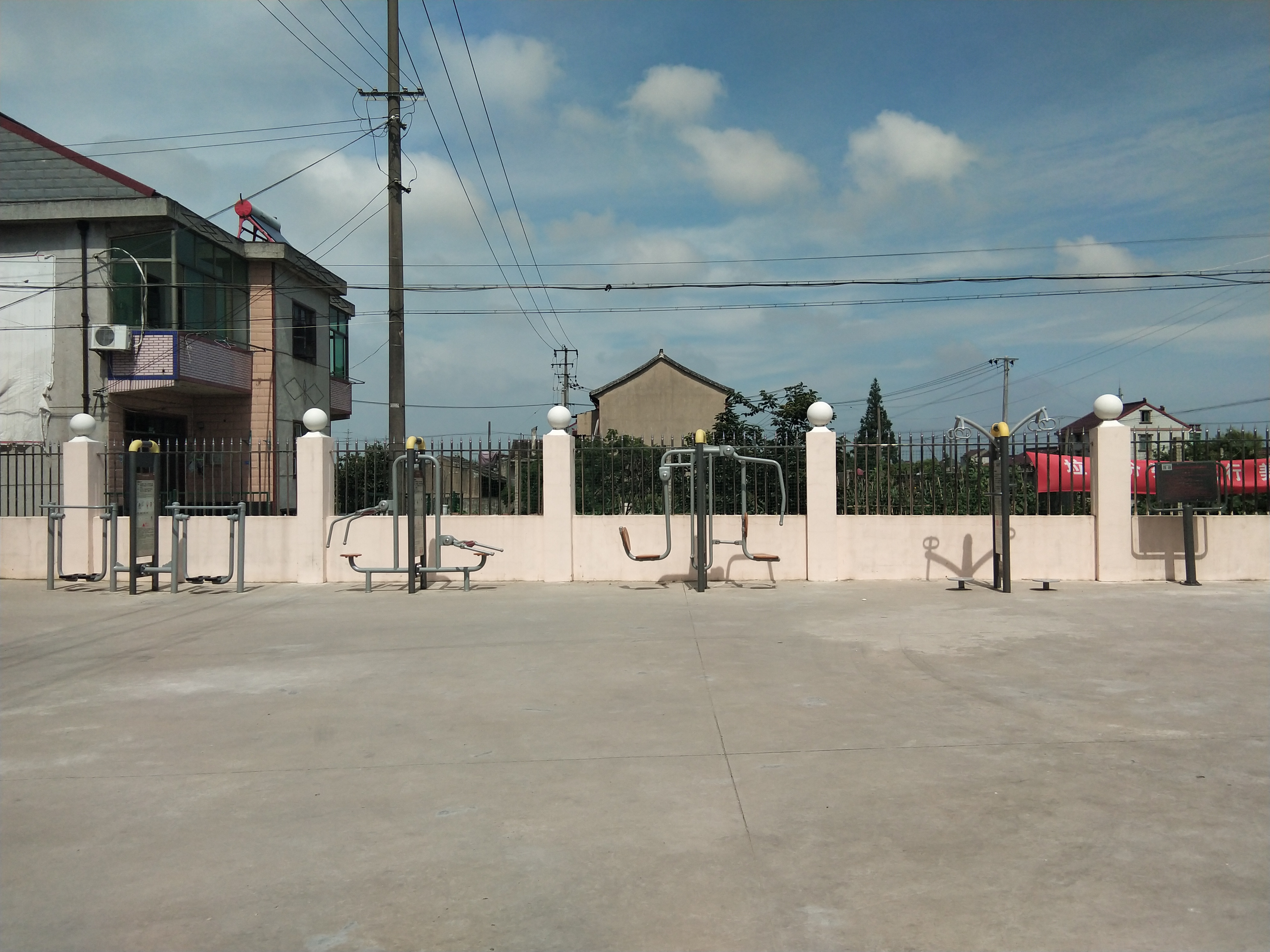 奉城鎮(zhèn)護民村市民益智健身苑點