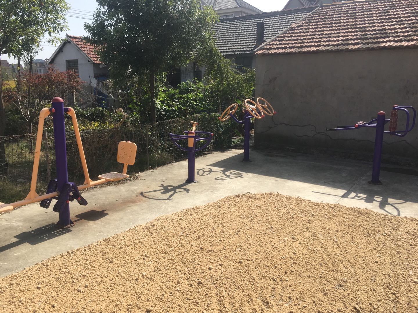 老港鎮(zhèn)牛肚村民委員會(huì)5組健身苑點(diǎn)