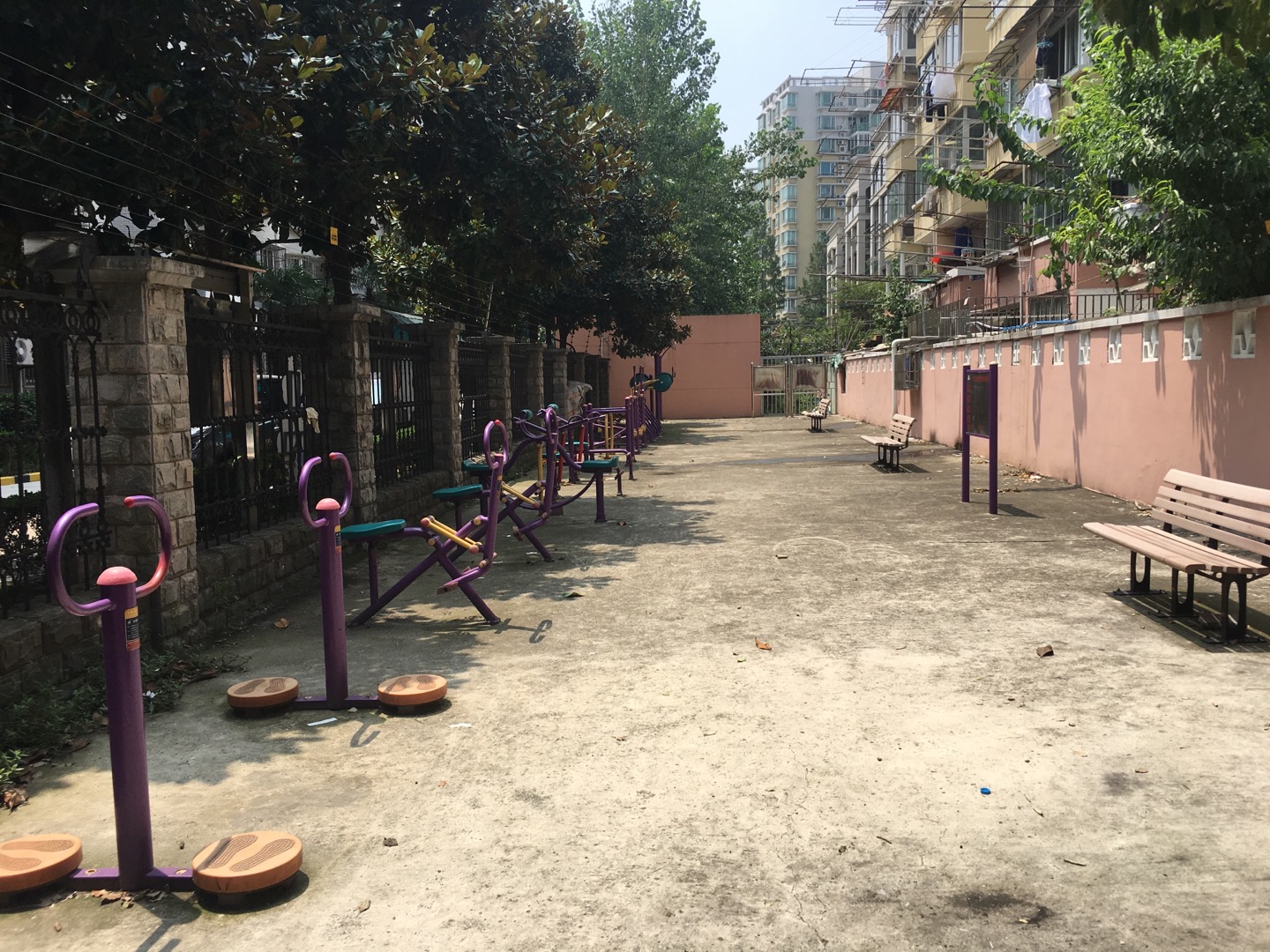 蘭竹居委龍柏二村健身苑點(diǎn)