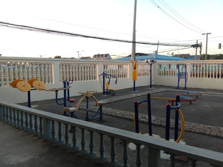 高永村2組衛(wèi)生所西側(cè)健身路徑