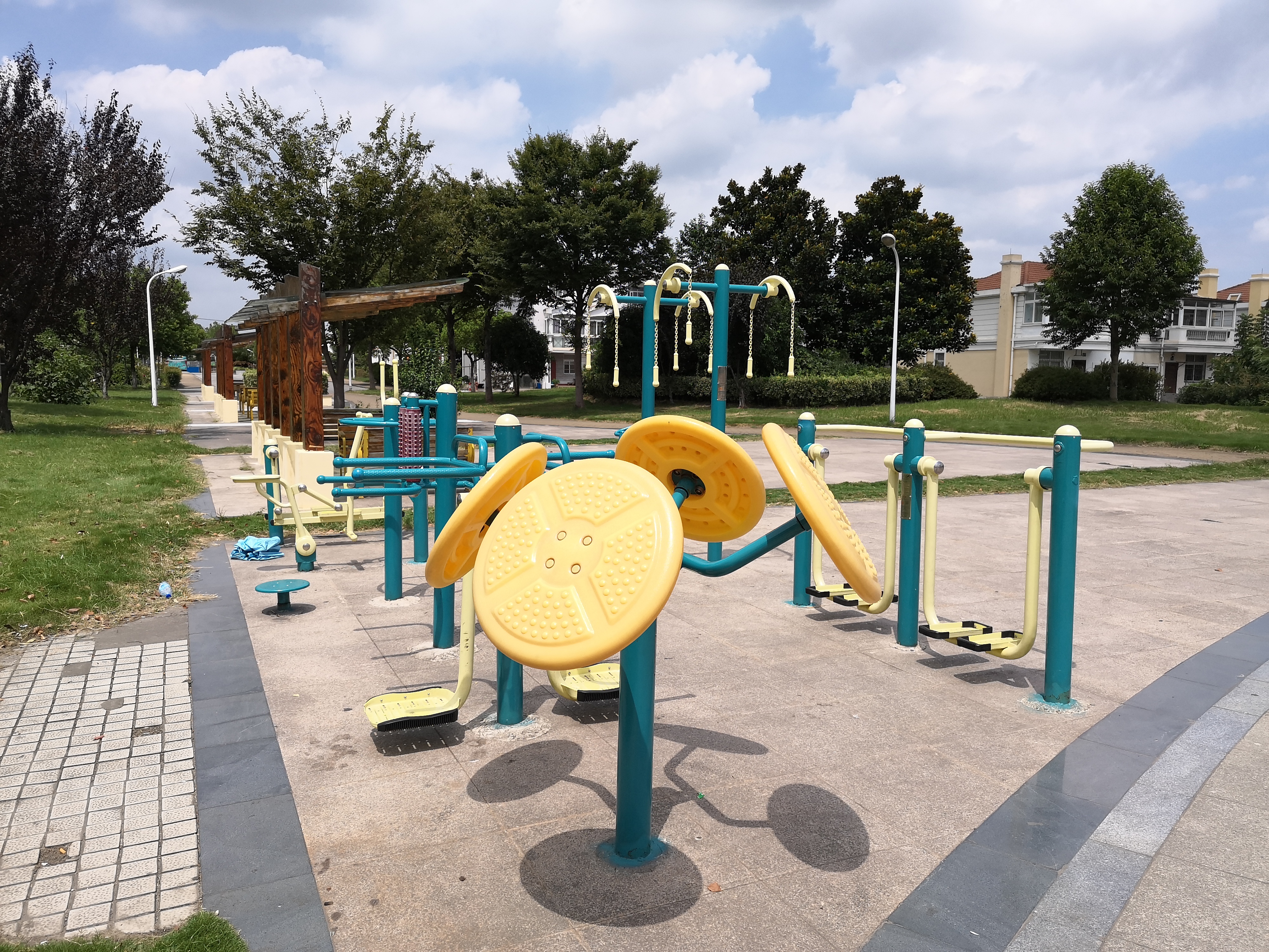 新寶社區(qū)中心廣場(chǎng)健身點(diǎn)