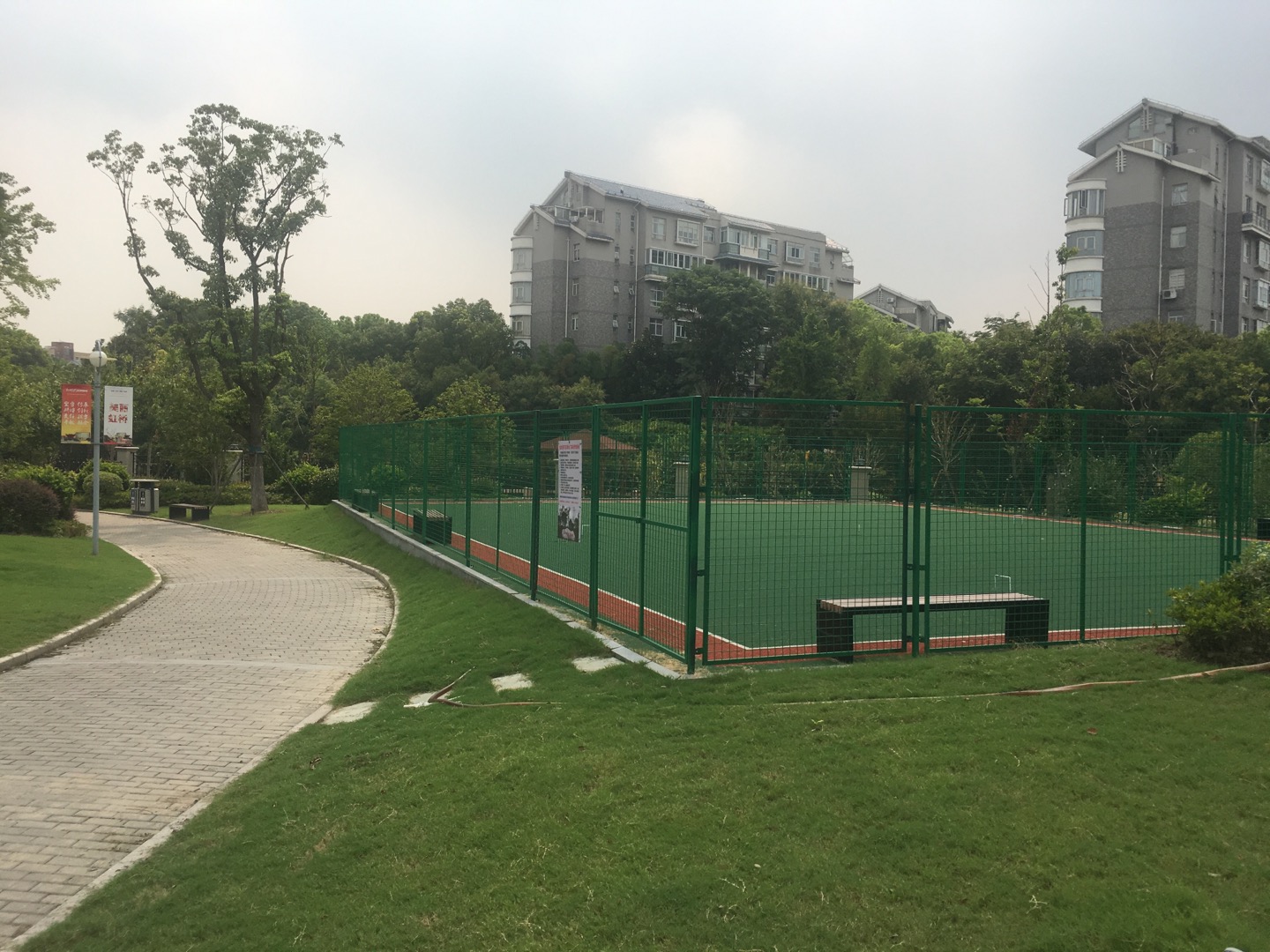 虹橋鎮(zhèn)金虹橋河濱綠地門球場