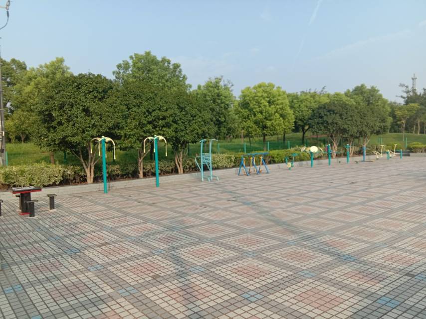 倉(cāng)新小區(qū)南區(qū)市民健身點(diǎn)