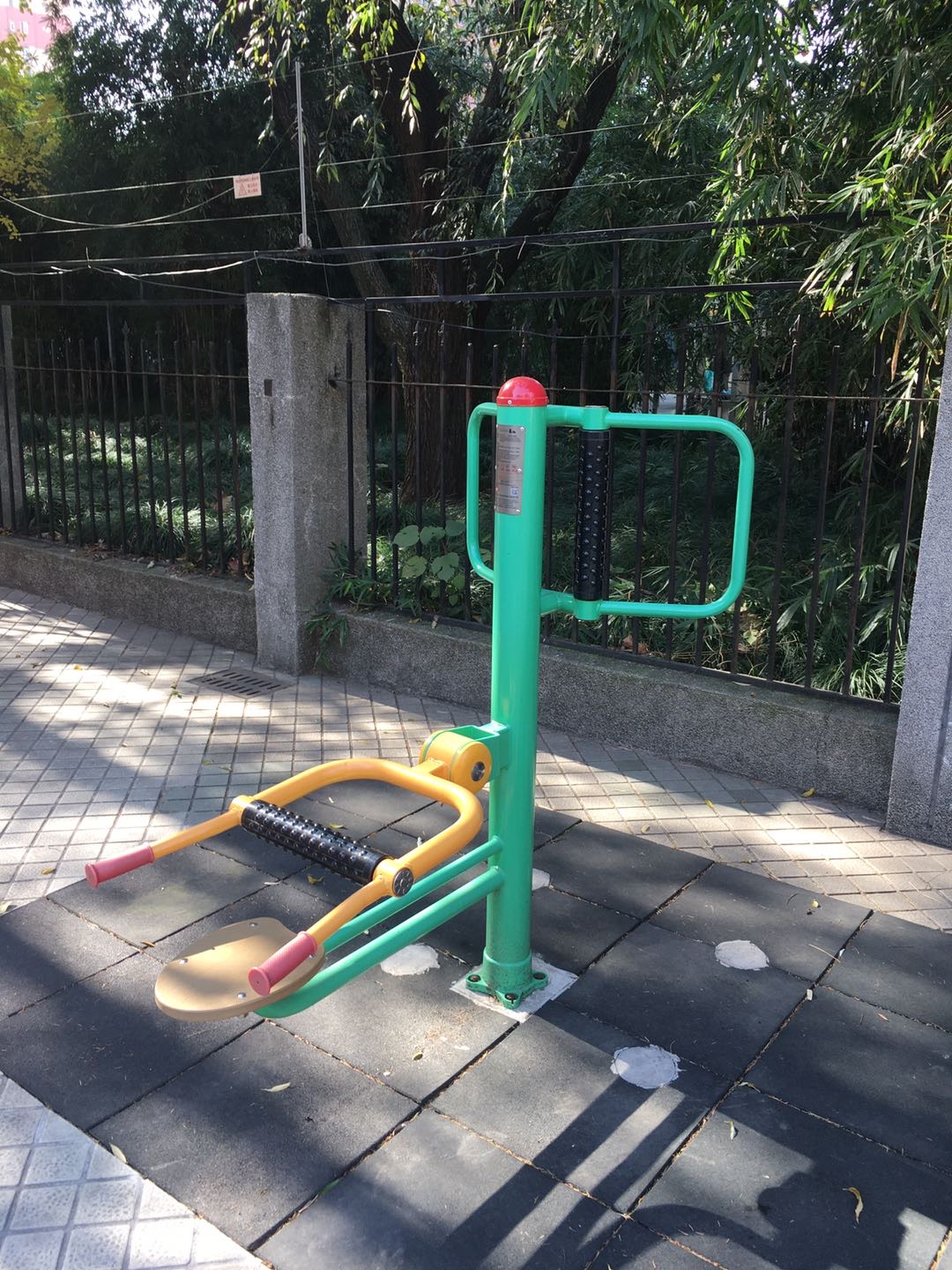 坐式腰背按摩器