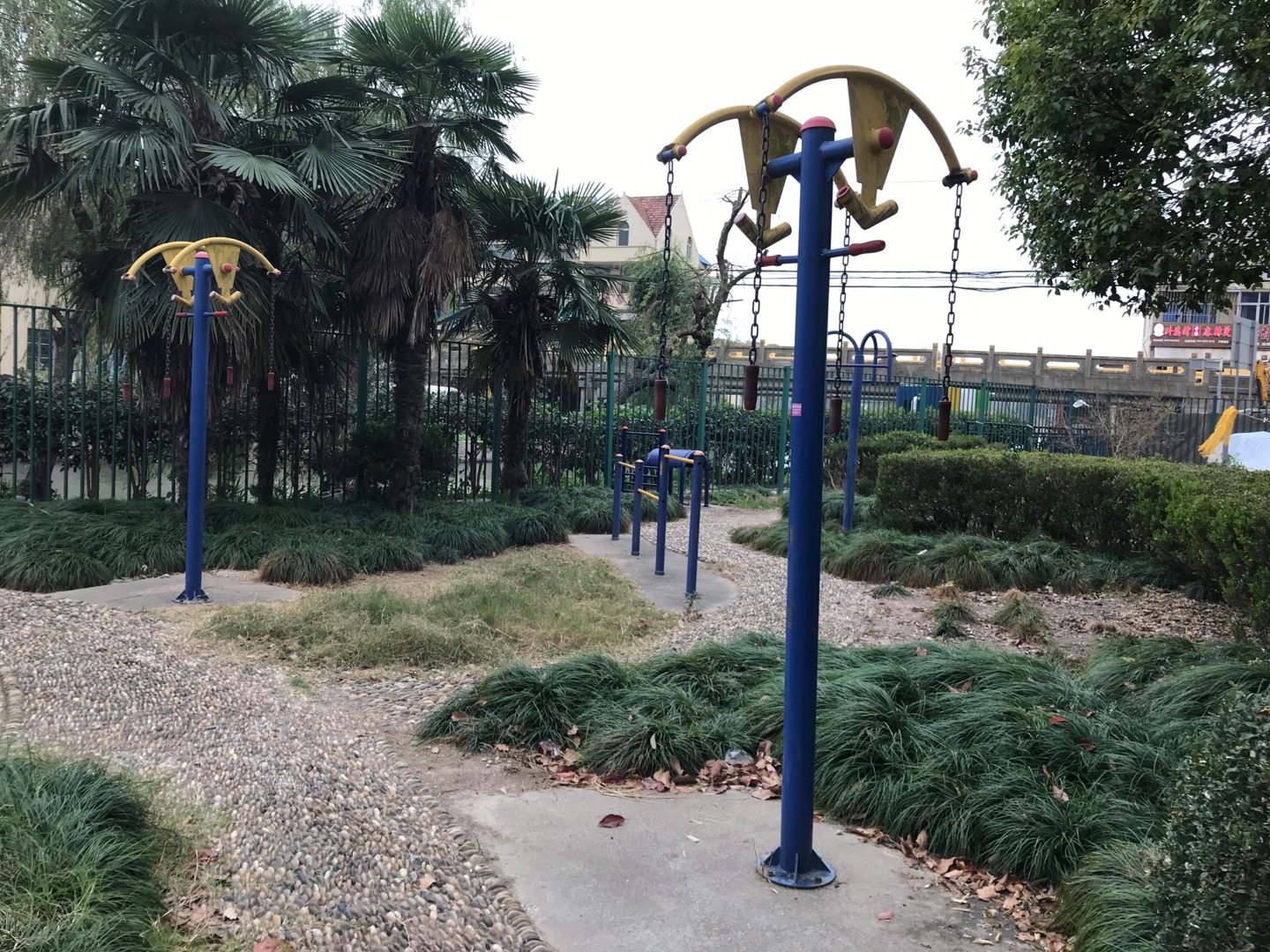 蘆潮路龍吟小區(qū)健身苑點1